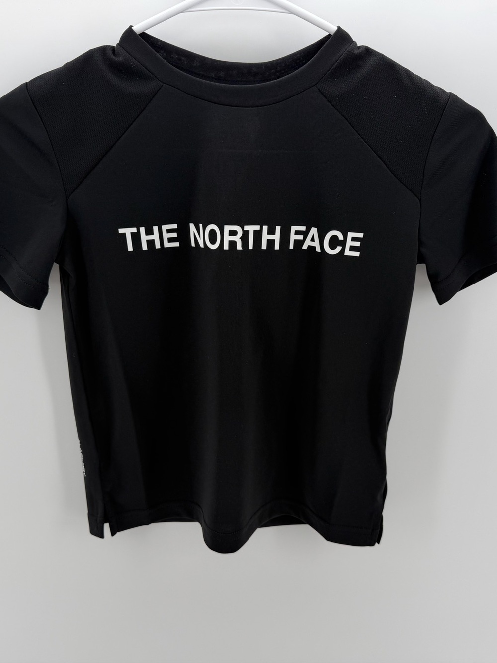 The North Face Kids Black Logo Short-Sleeve Active Tee Flash Dry. Size S(7-8)